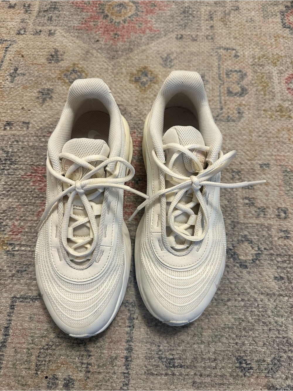 Nike Women’s Off-White/Beige Lightweight Sneakers